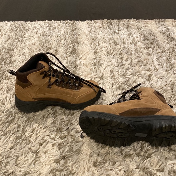 Cherokee brown hiking boot. Size 5 - Picture 5 of 11